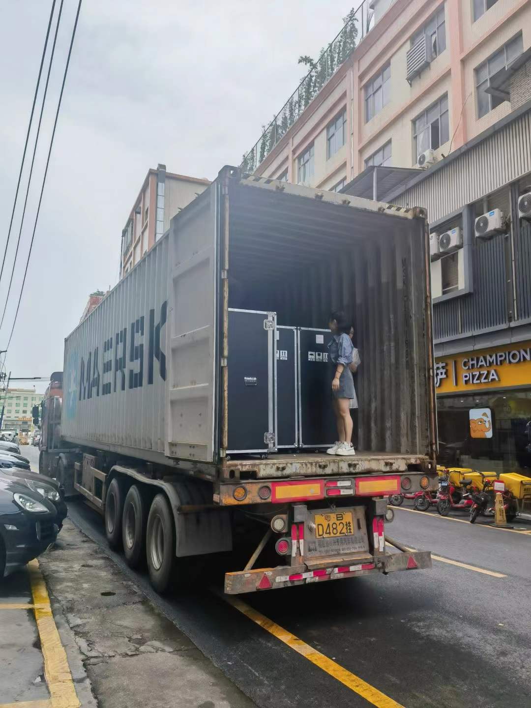 Container loading at BY BEAUTY Guangzhou factory